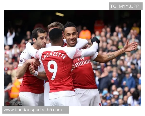 卡拉布里亚欧联赛场精彩进球技巧与速度完美结合撼动对手防线 卡拉布里亚欧联赛场精彩进球技巧与速度完美结合撼动对手防线