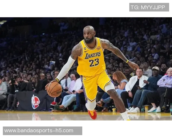 小里盛赞詹姆斯球商之高赛场理解力堪称无与伦比 小里盛赞詹姆斯球商之高赛场理解力堪称无与伦比