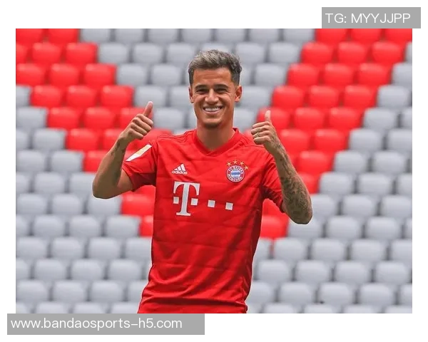 库蒂尼奥为儿子庆生全家穿四队球衣展现足球情缘 库蒂尼奥为儿子庆生全家穿四队球衣展现足球情缘