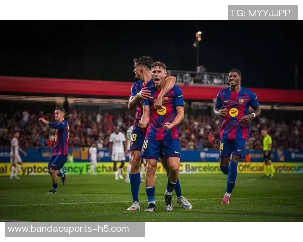 重返诺坎普巴萨海报展现弗里克亚马尔库巴西三位明星球员风采 重返诺坎普巴萨海报展现弗里克亚马尔库巴西三位明星球员风采